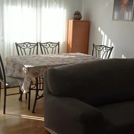 Piso Estacion 아파트 *